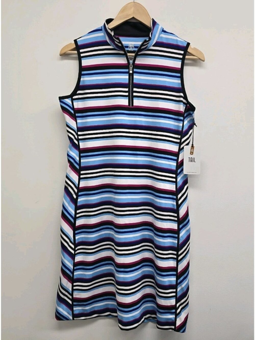 NWT Tail Activewear Dress Sz M Golf Tennis Pickleball UPF 50 Outdoor Zip Pockets